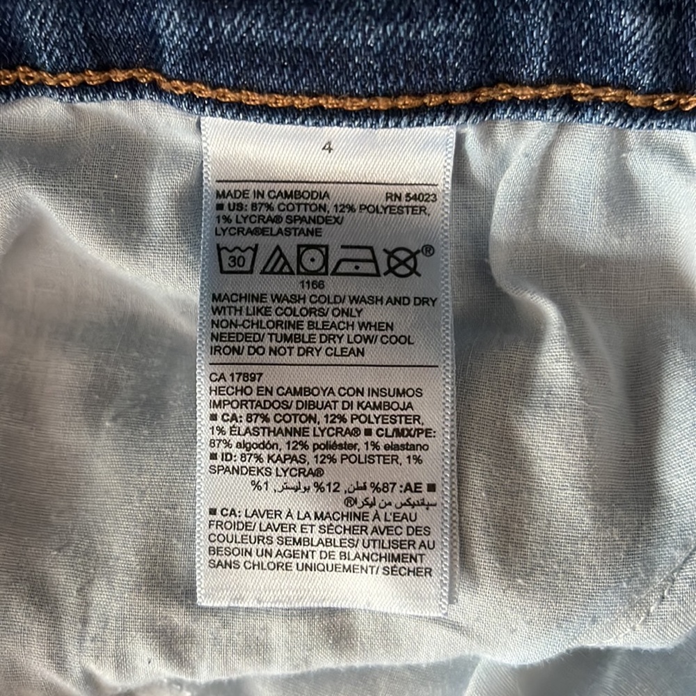NWOT Old Navy semi-fitted denim shorts - size 4 - Picture 4 of 4